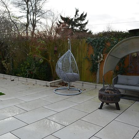 Cozy, Modern, Spacious 4 Bedroom House In London Romford Bagian luar foto
