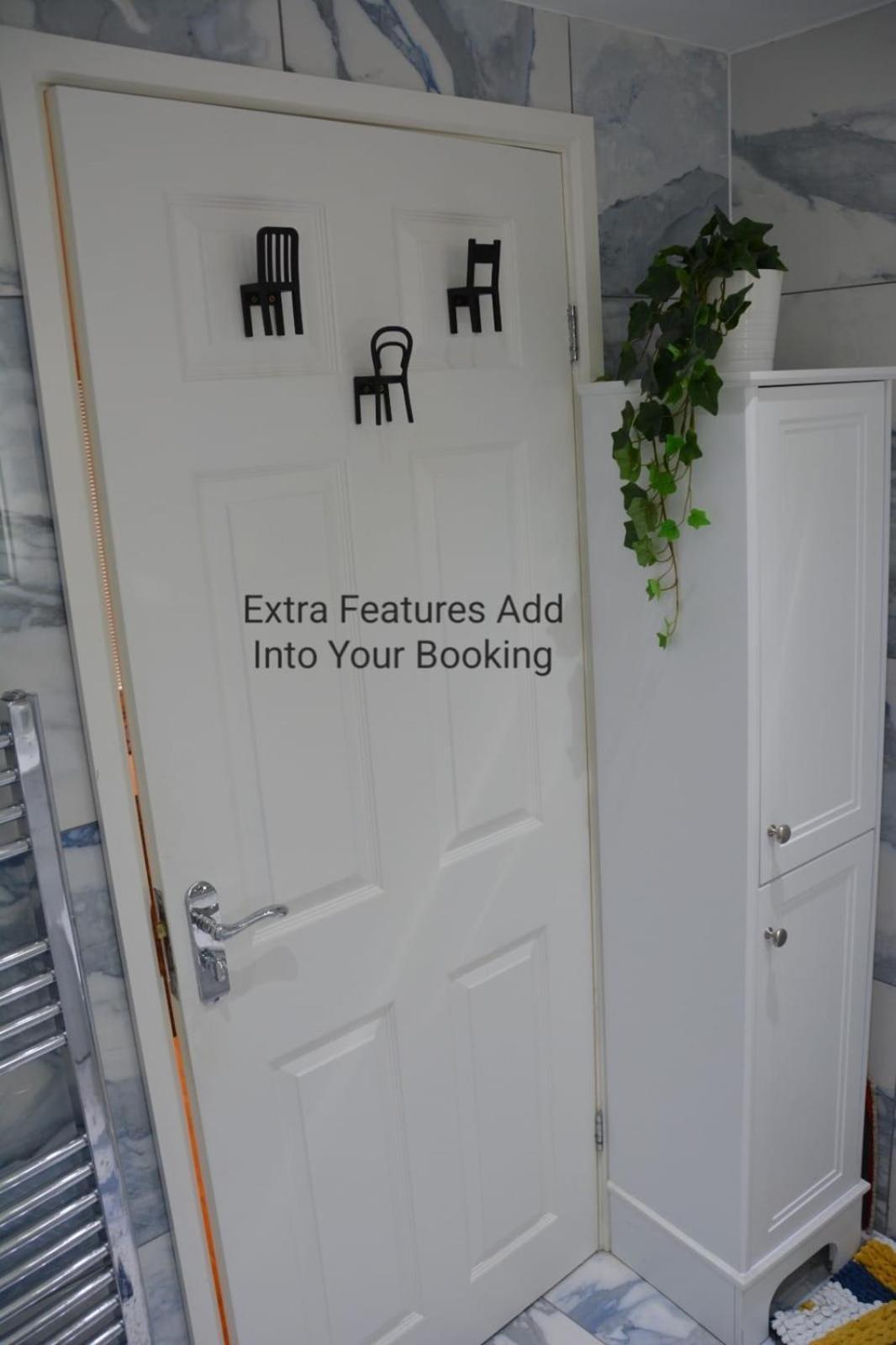Cozy, Modern, Spacious 4 Bedroom House In London Romford Bagian luar foto