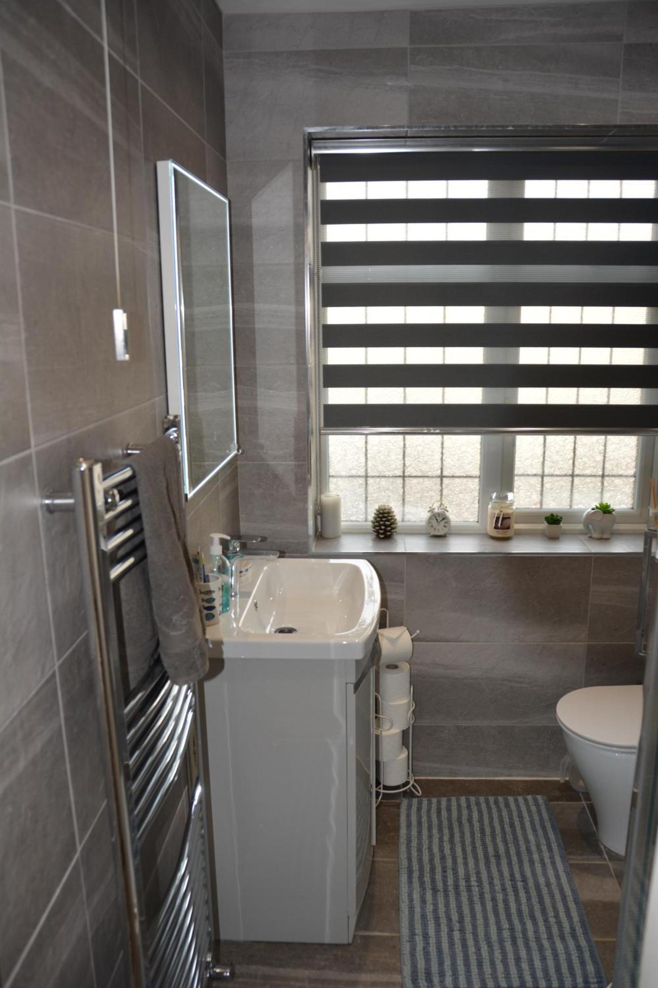 Cozy, Modern, Spacious 4 Bedroom House In London Romford Bagian luar foto