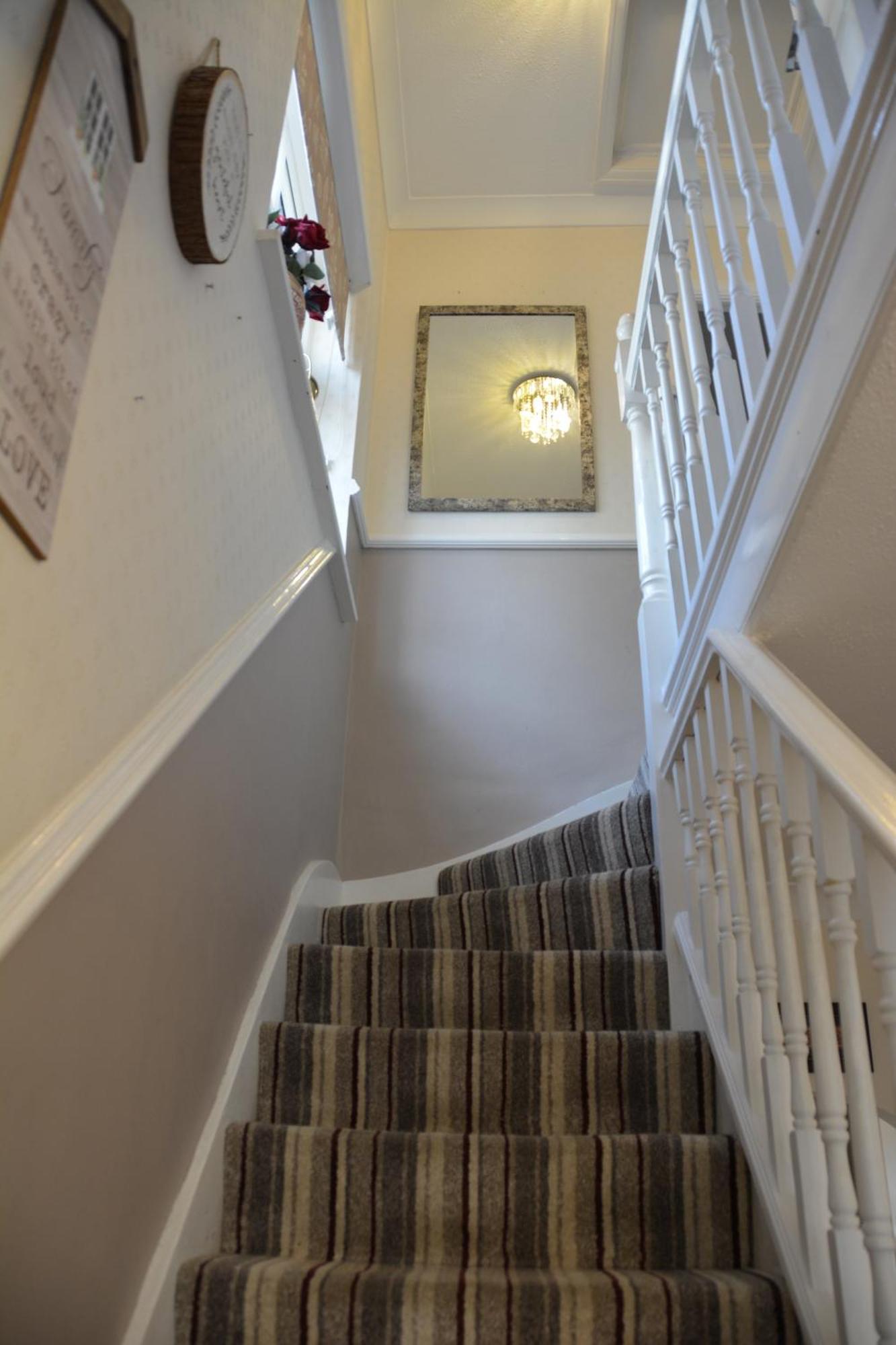 Cozy, Modern, Spacious 4 Bedroom House In London Romford Bagian luar foto