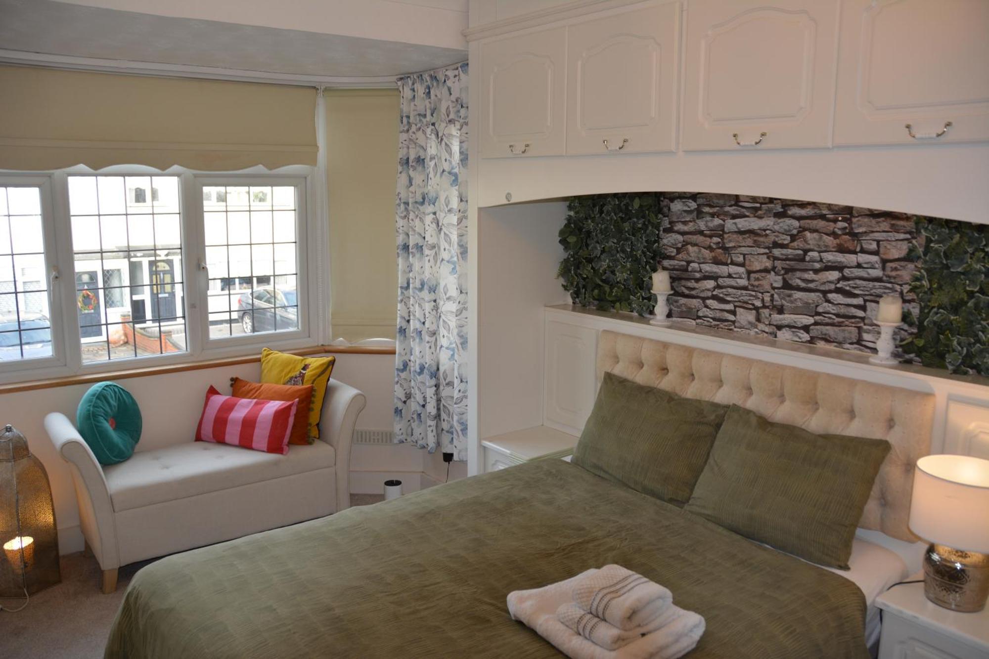 Cozy, Modern, Spacious 4 Bedroom House In London Romford Bagian luar foto