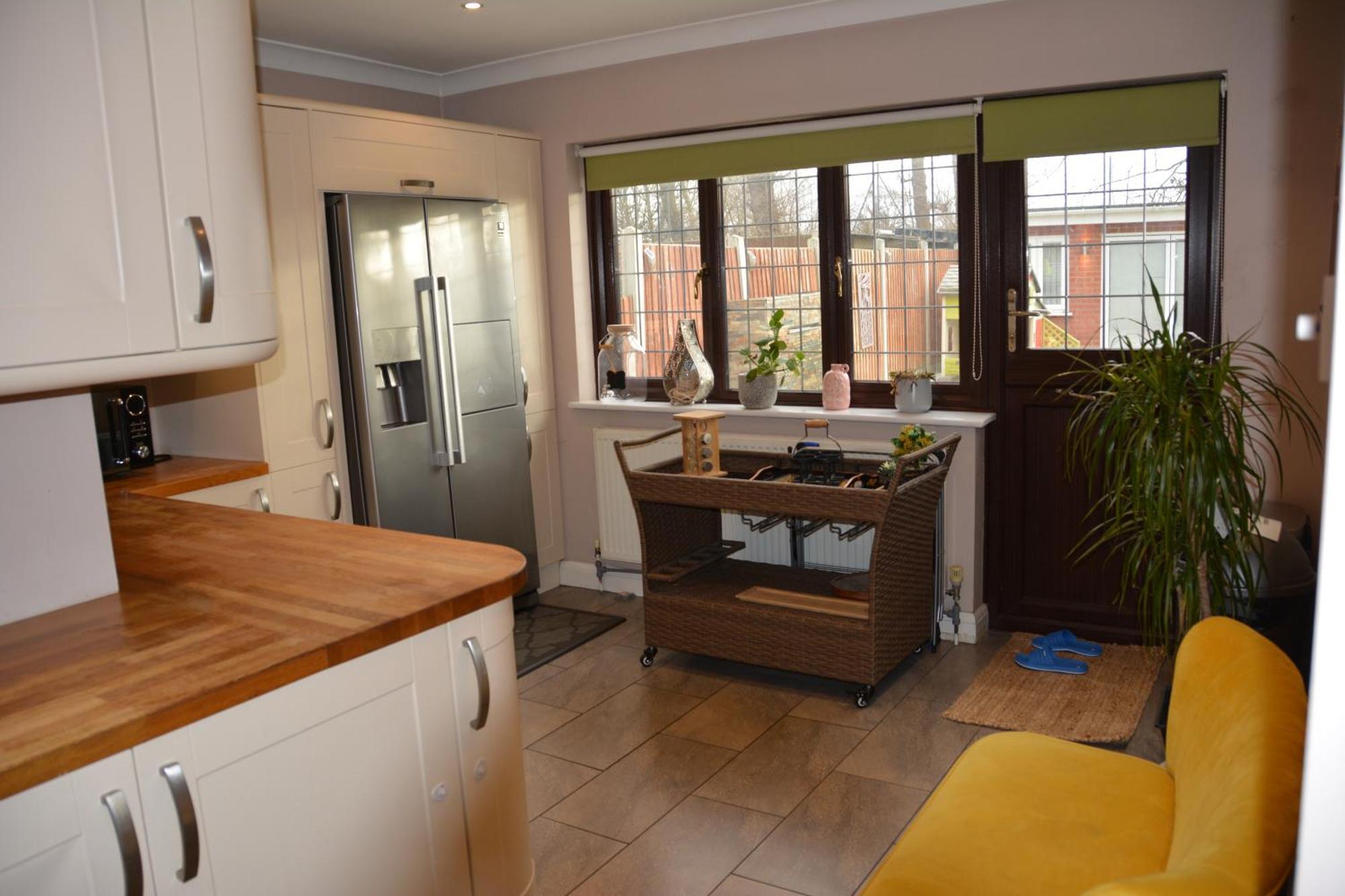 Cozy, Modern, Spacious 4 Bedroom House In London Romford Bagian luar foto