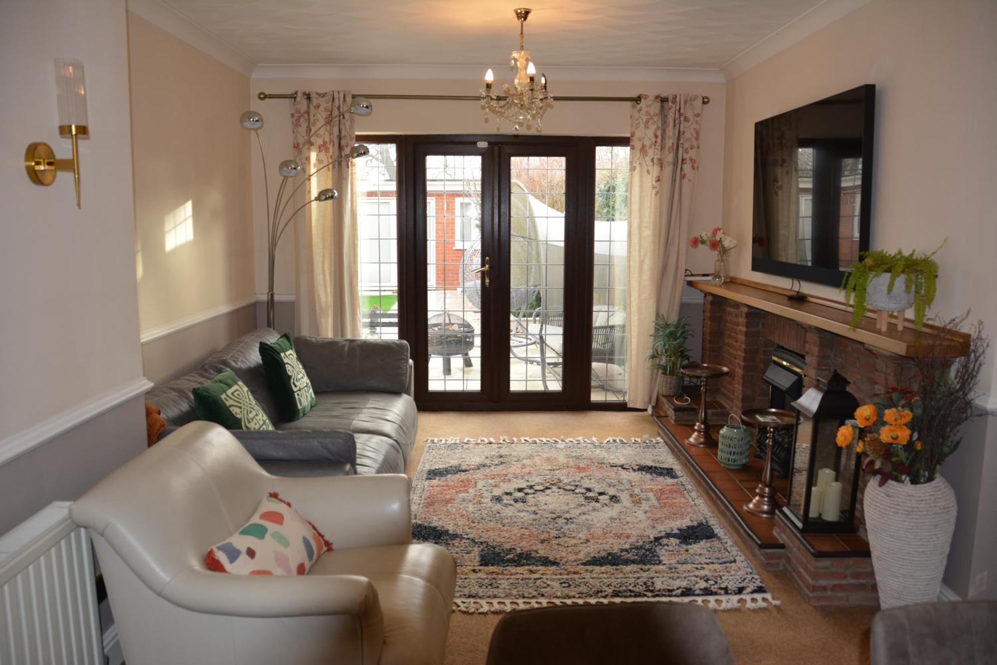 Cozy, Modern, Spacious 4 Bedroom House In London Romford Bagian luar foto